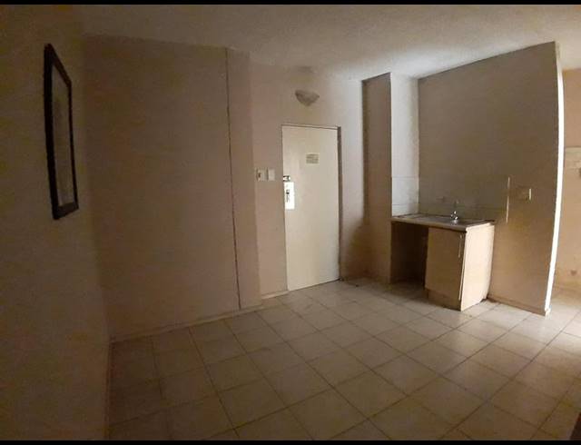 2 BEDROOM APARTMENT FOR SALE IN KEMPTON PARK CENTRAL